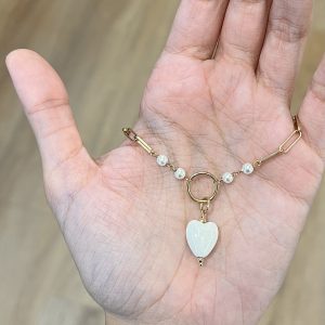 Bracciale perle e cuore bianco